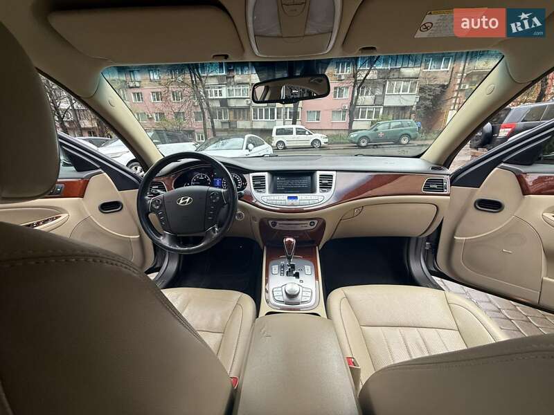 Седан Hyundai Genesis 2012 в Киеве