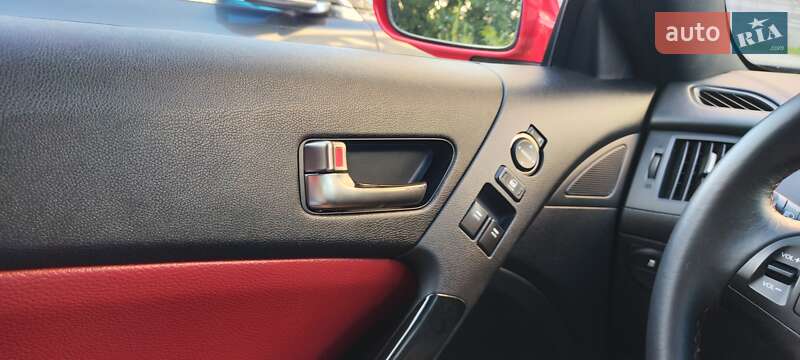 Купе Hyundai Genesis 2012 в Киеве фото 32 Купе Hyundai Genesis 2012 в Киеве