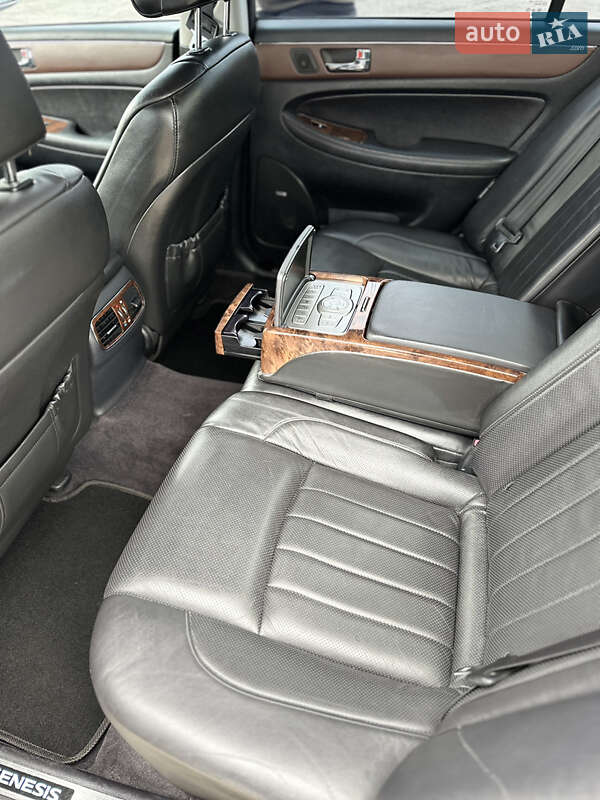 Седан Hyundai Genesis 2008 в Киеве