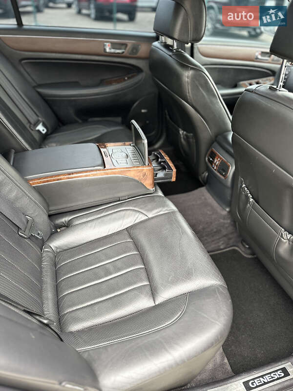 Седан Hyundai Genesis 2008 в Киеве