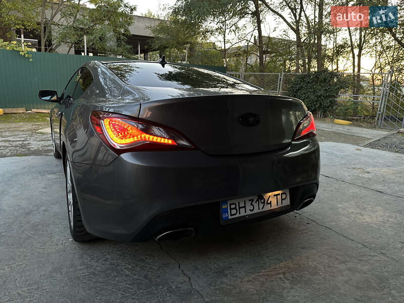 Купе Hyundai Genesis 2012 в Білгороді-Дністровському
