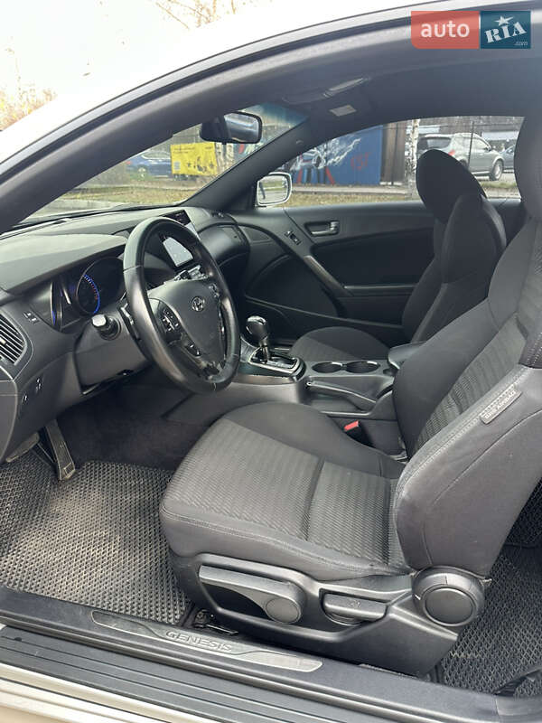 Купе Hyundai Genesis 2013 в Полтаві