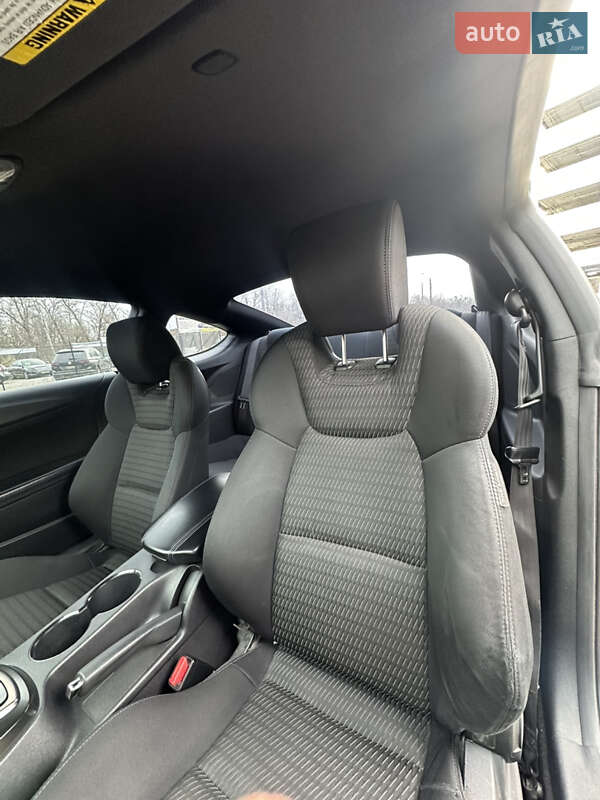 Купе Hyundai Genesis 2013 в Полтаві