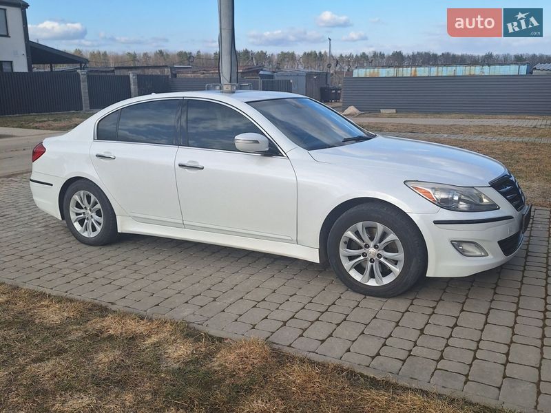 Hyundai Genesis 2012