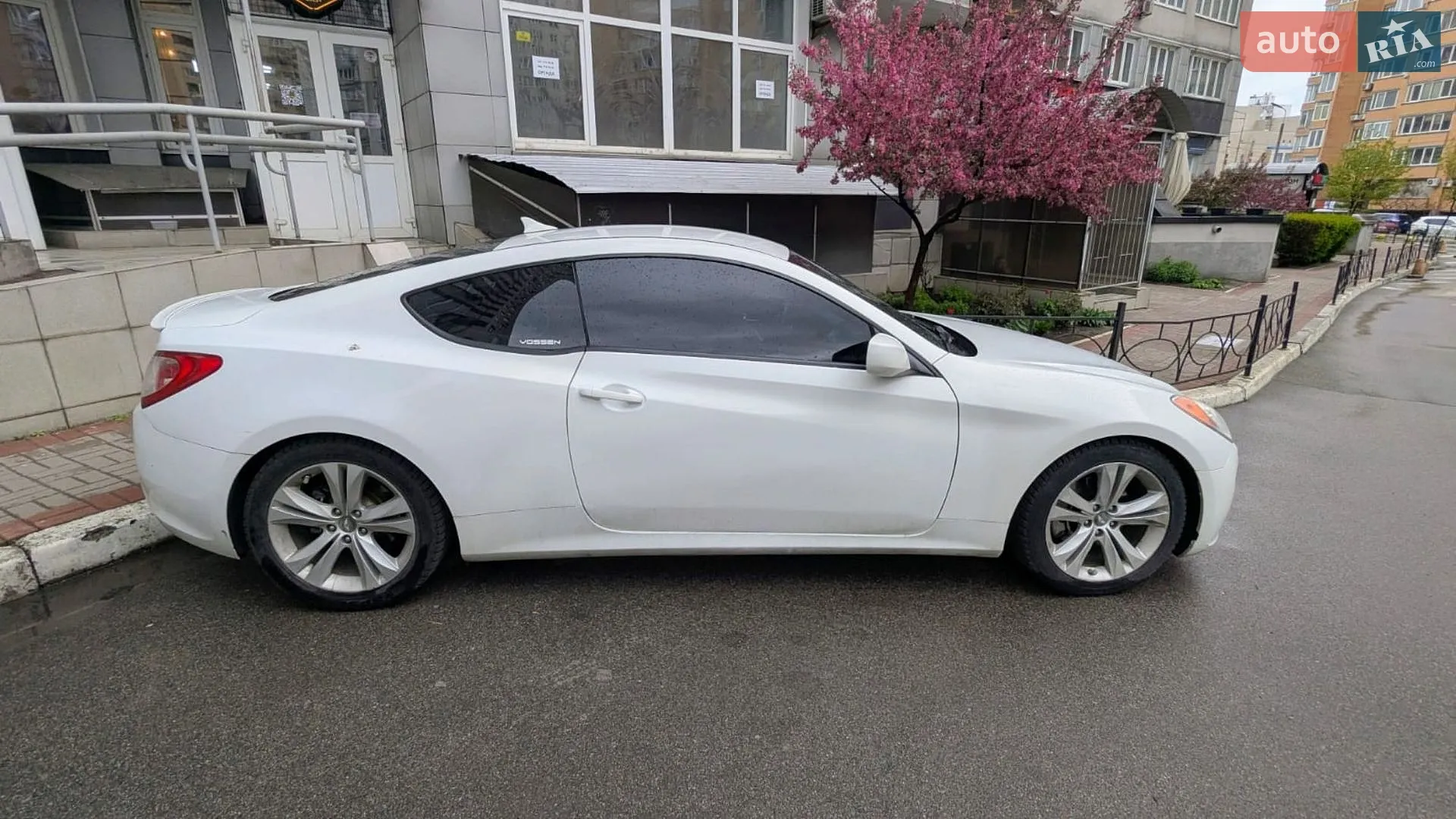 2011 Hyundai Genesis - мініатюра 4