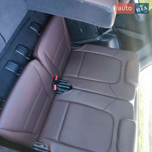 Внедорожник / Кроссовер Hyundai Grand Santa Fe 2016 в Черновцах