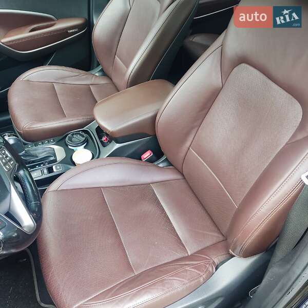 Внедорожник / Кроссовер Hyundai Grand Santa Fe 2016 в Черновцах