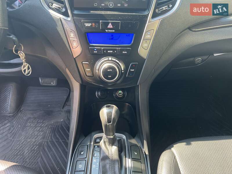 Внедорожник / Кроссовер Hyundai Grand Santa Fe 2015 в Черновцах