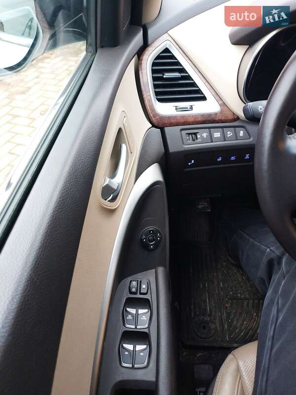 Внедорожник / Кроссовер Hyundai Grand Santa Fe 2016 в Хмельницком