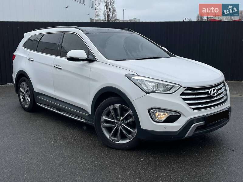 Внедорожник / Кроссовер Hyundai Grand Santa Fe 2015 в 