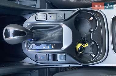 Внедорожник / Кроссовер Hyundai Grand Santa Fe 2016 в 