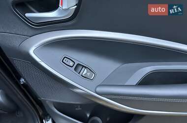 Внедорожник / Кроссовер Hyundai Grand Santa Fe 2015 в 