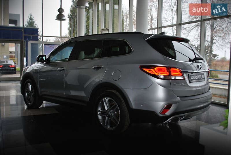 Внедорожник / Кроссовер Hyundai Grand Santa Fe 2017 в Ровно