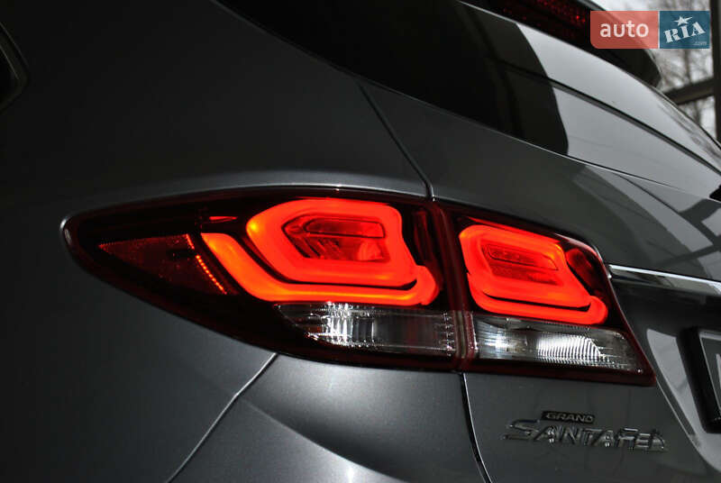 Внедорожник / Кроссовер Hyundai Grand Santa Fe 2017 в Ровно