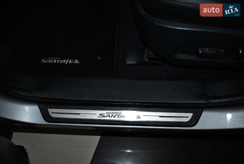 Внедорожник / Кроссовер Hyundai Grand Santa Fe 2017 в Ровно