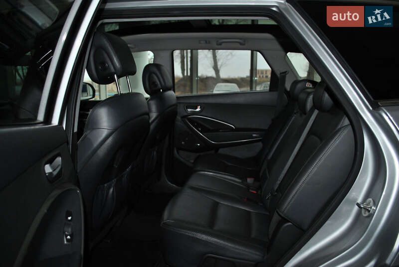 Внедорожник / Кроссовер Hyundai Grand Santa Fe 2017 в Ровно