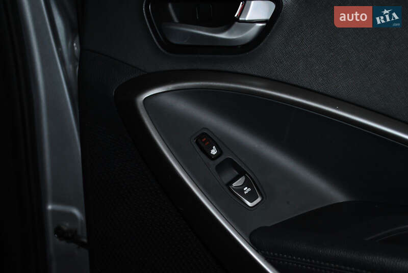 Внедорожник / Кроссовер Hyundai Grand Santa Fe 2017 в Ровно