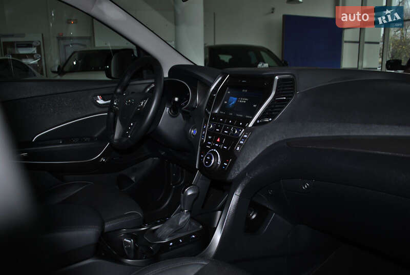 Внедорожник / Кроссовер Hyundai Grand Santa Fe 2017 в Ровно