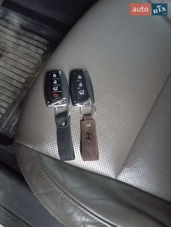 Внедорожник / Кроссовер Hyundai Grand Santa Fe 2015 в Каменском