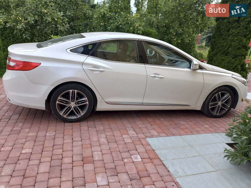 Седан Hyundai Grandeur 2013 в Дубно