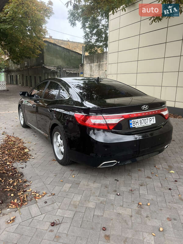 Седан Hyundai Grandeur 2015 в Одесі