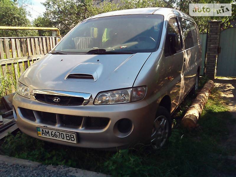 Грузопассажирский фургон Hyundai H-1 2004 в Малине