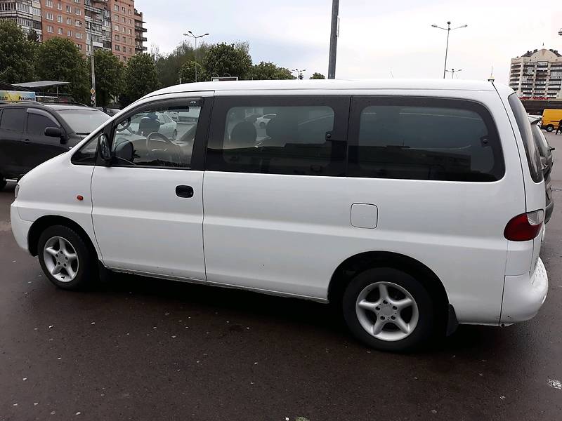 Мінівен Hyundai H-1 2001 в Рівному