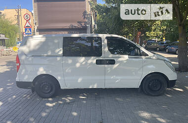 Вантажний фургон Hyundai H-1 2011 в Одесі