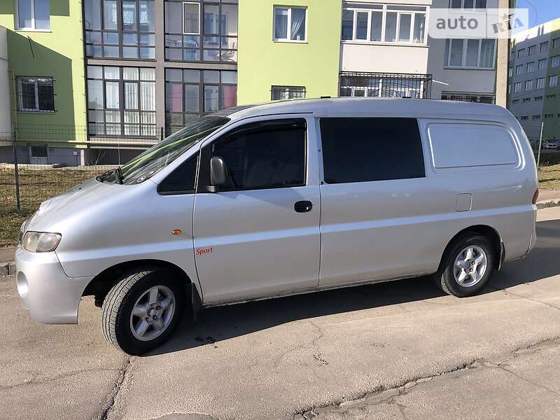 Грузопассажирский фургон Hyundai H-1 2004 в Львове