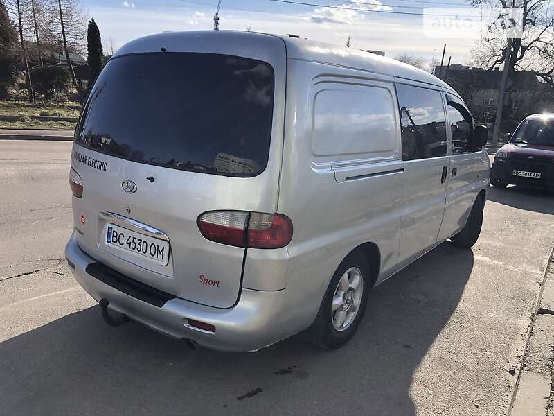 Грузопассажирский фургон Hyundai H-1 2004 в Львове