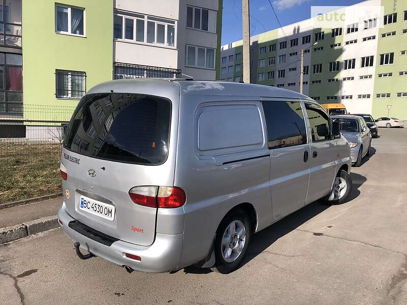Грузопассажирский фургон Hyundai H-1 2004 в Львове