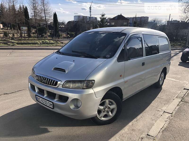 Грузопассажирский фургон Hyundai H-1 2004 в Львове