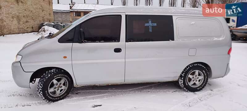 Мінівен Hyundai H-1 2002 в Києві