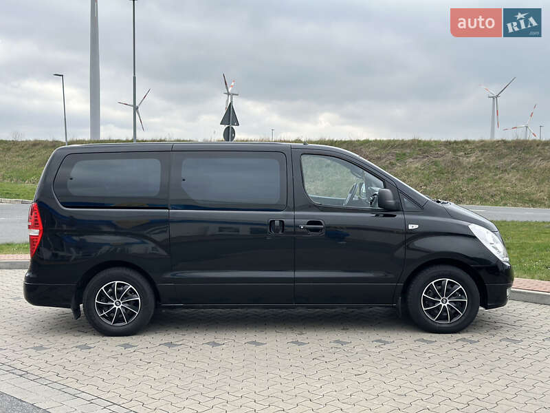 Мінівен Hyundai H-1 2008 в Сарнах