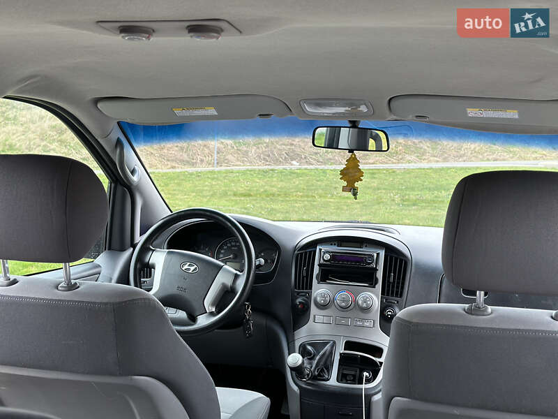 Мінівен Hyundai H-1 2008 в Сарнах