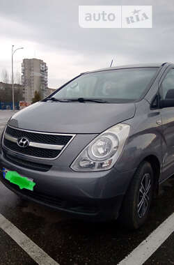 Вантажопасажирський фургон Hyundai H-1 2010 в Черкасах