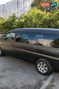 Мінівен Hyundai H-1 2001 в Дніпрі