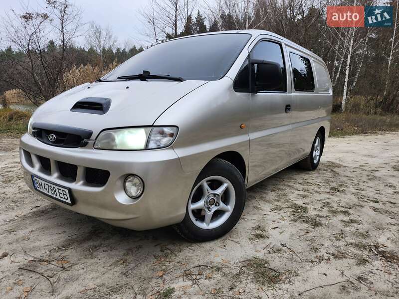 Вантажний фургон Hyundai H-1 2004 в Запоріжжі