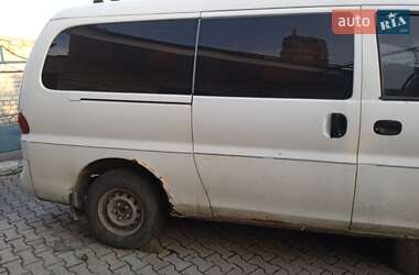 Минивэн Hyundai H-1 2000 в 