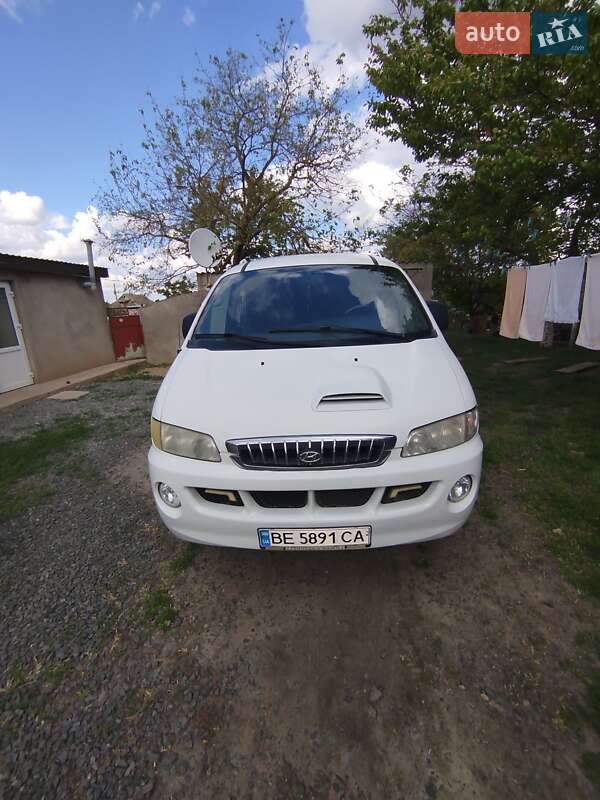 Минивэн Hyundai H-1 2005 в 