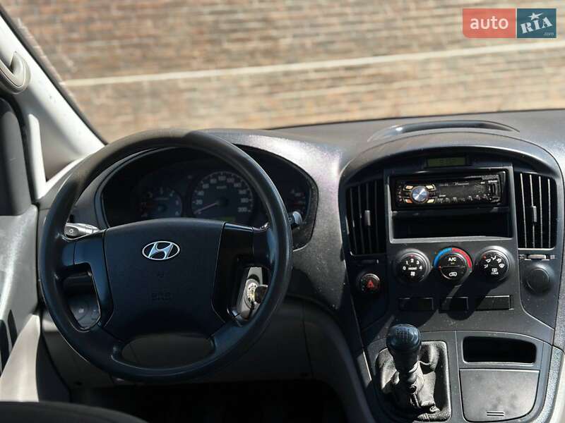 Мінівен Hyundai H-1 2011 в Одесі