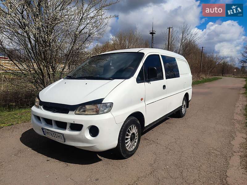 Минивэн Hyundai H-1 1999 в 