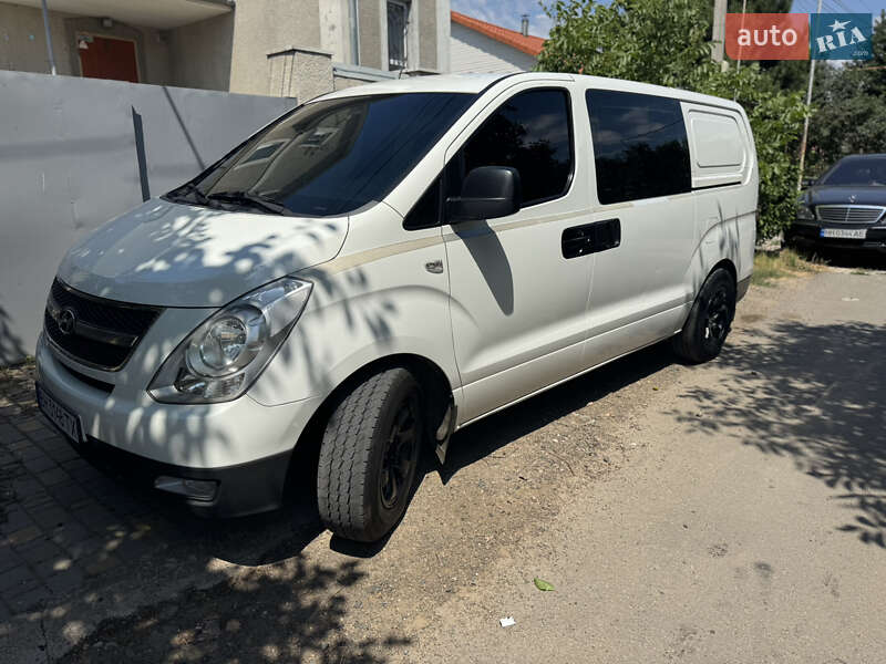 Минивэн Hyundai H-1 2011 в 