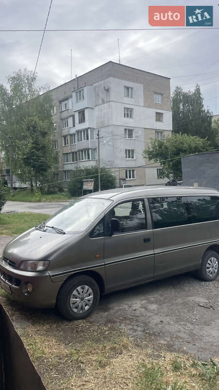 Минивэн Hyundai H-1 1999 в 