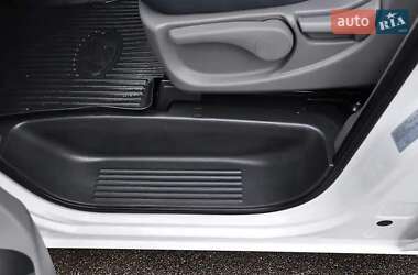Грузопассажирский фургон Hyundai H-1 2015 в 