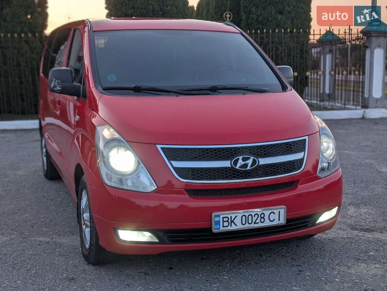 Мінівен Hyundai H-1 2010 в Дубні