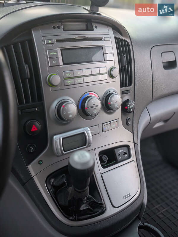 Мінівен Hyundai H-1 2010 в Дубні