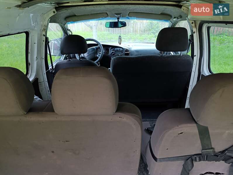 Вантажний фургон Hyundai H-1 2001 в Золочеві