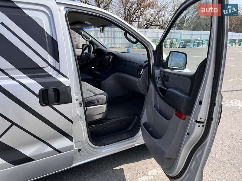 Вантажний фургон Hyundai H-1 2008 в Кременчуці