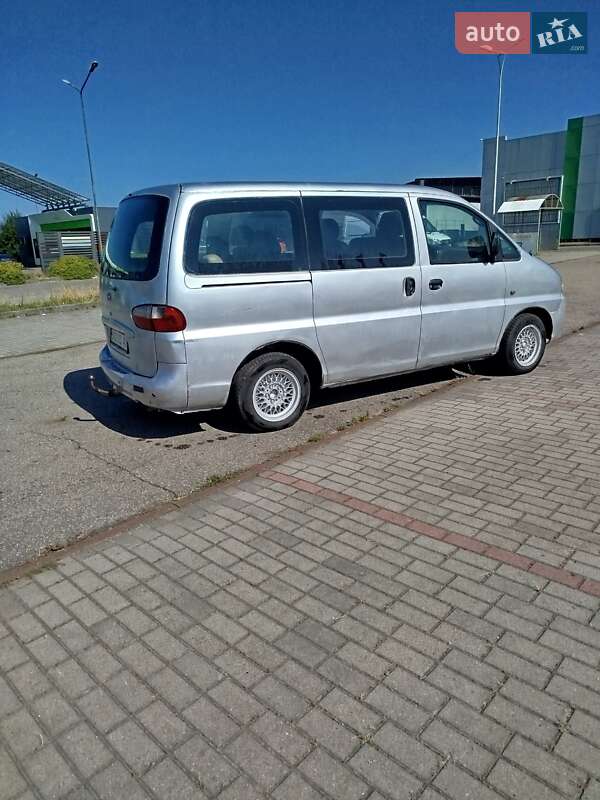 Минивэн Hyundai H-1 2002 в Тячеве